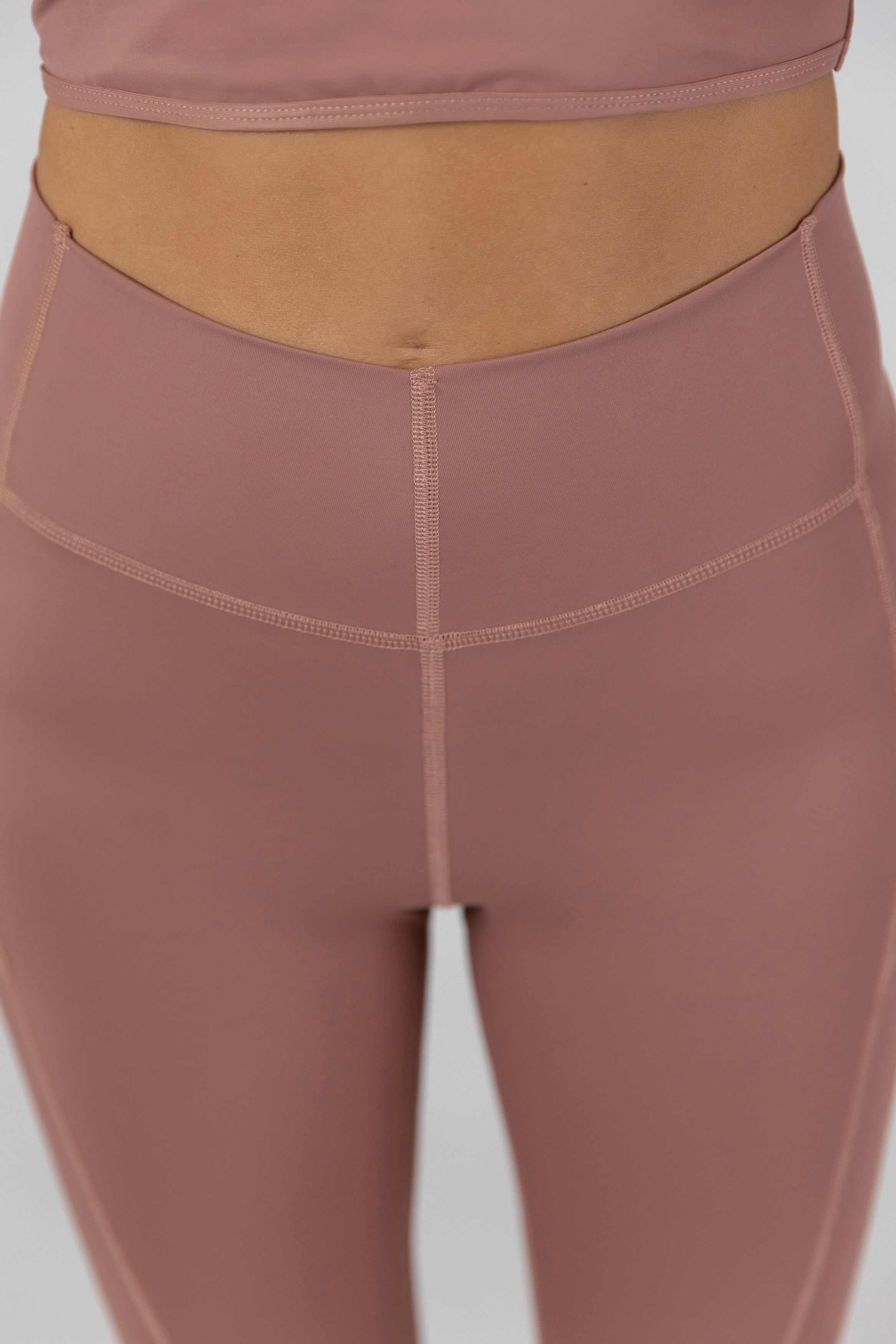 Sculpted V-Waist Legging