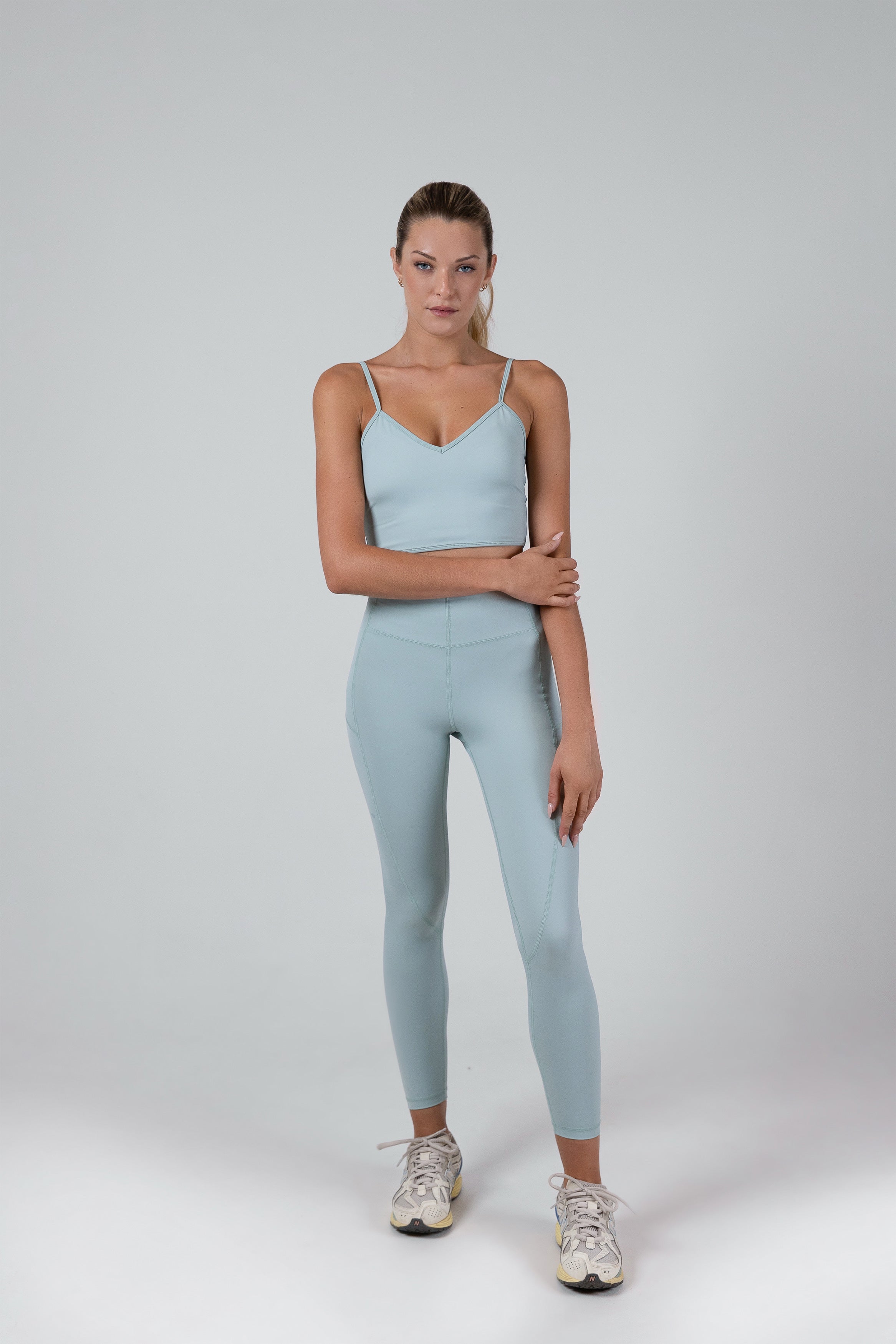 Sculpted V-Waist Legging