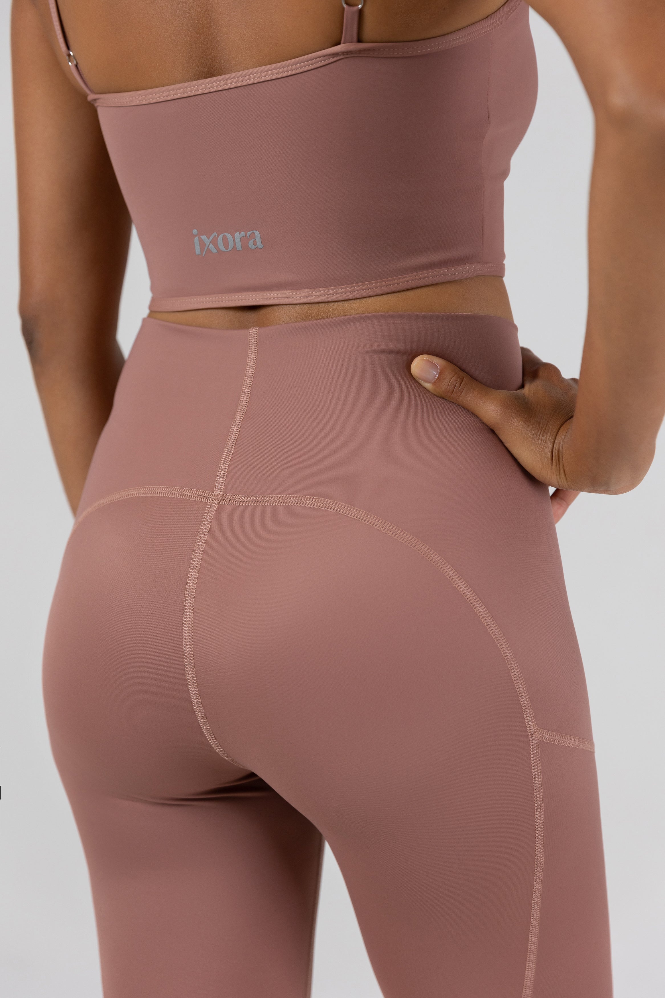 Sculpted V-Waist Legging