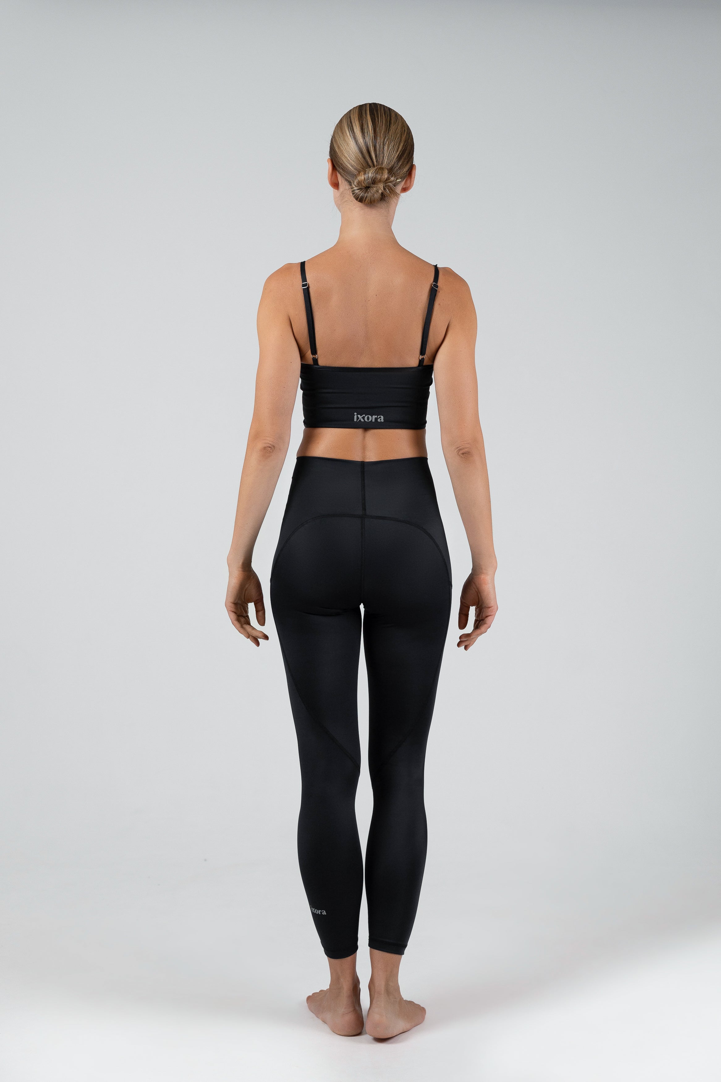 Sculpted V-Waist Legging