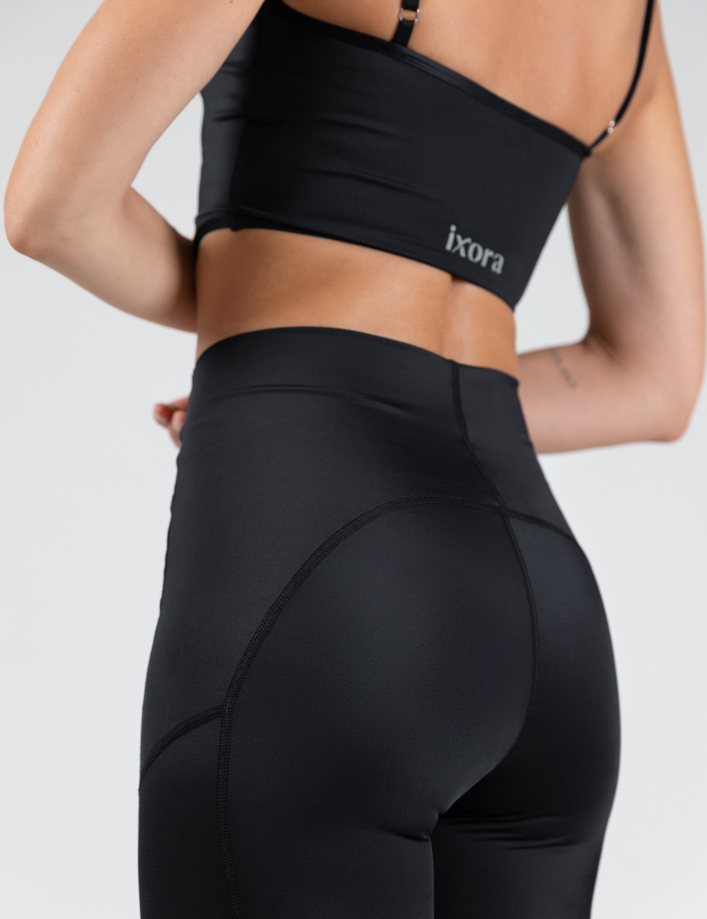 Sculpted V-Waist Legging