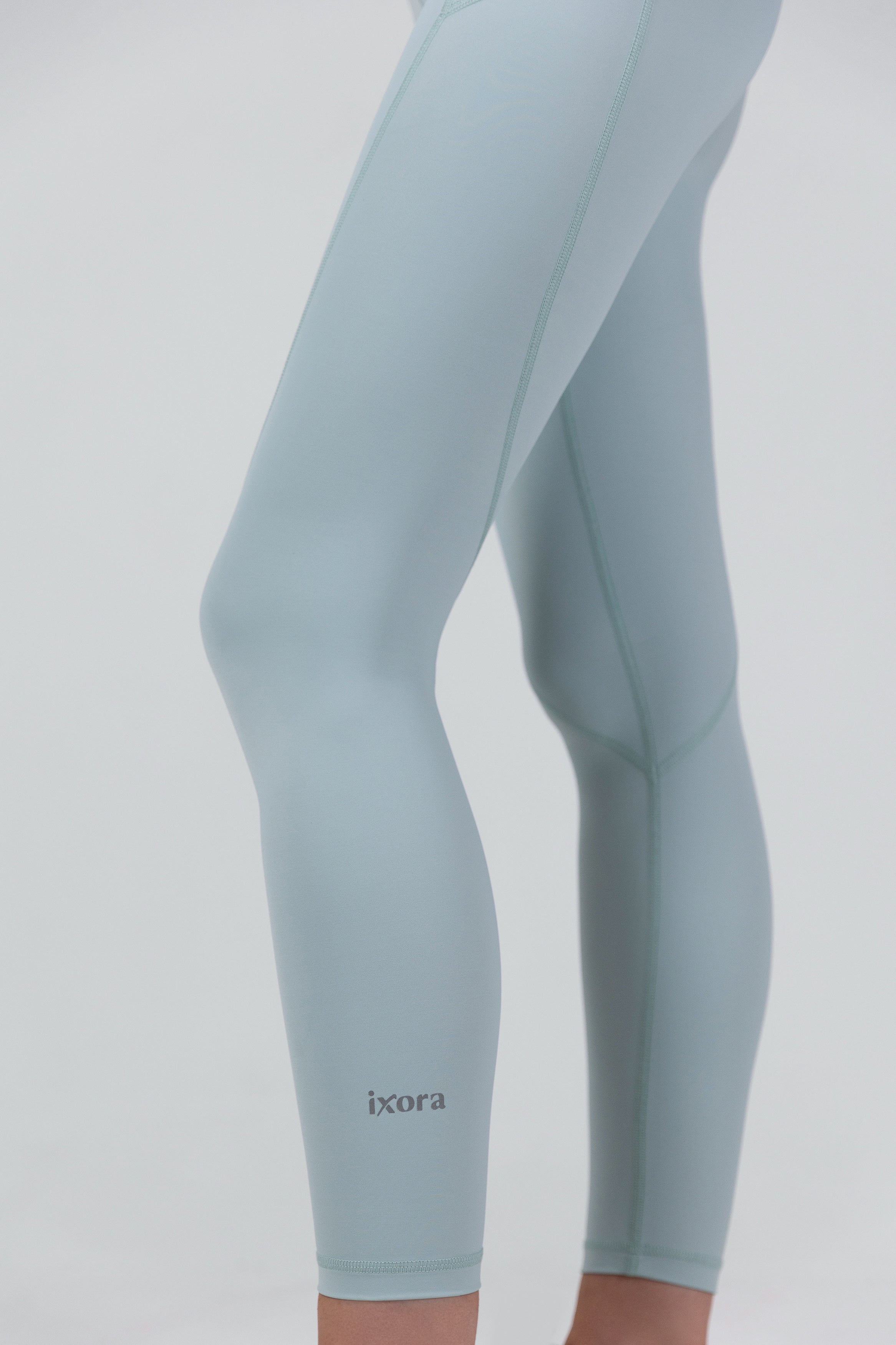 Sculpted V-Waist Legging